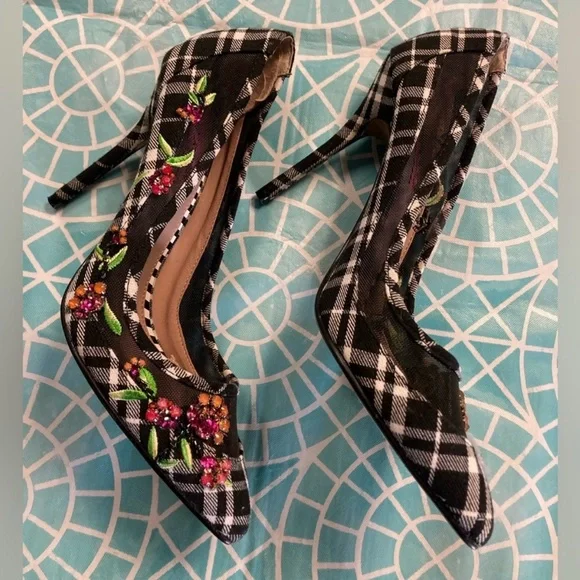 Vintage RARE Betsey Johnson “Rayne” pointed toe heels. - Picture 2 of 5